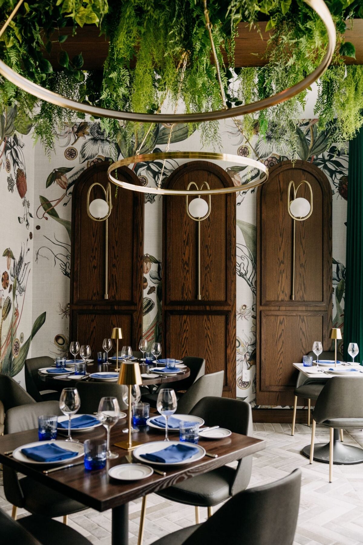 Food and beverage restaurant