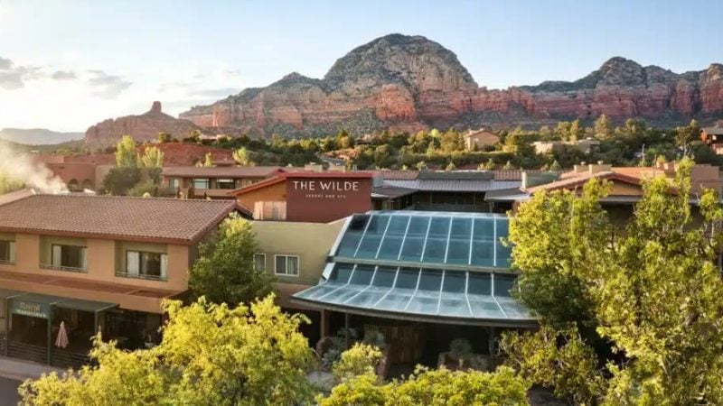 The Wilde Resort & Spa with the Sedona red rocks behind