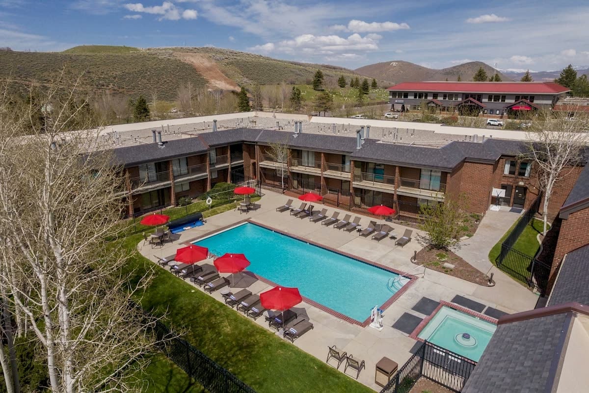Aerial view of the DoubleTree Park City pool courtyard